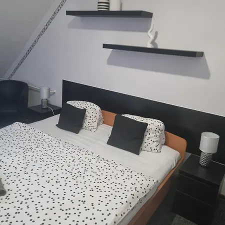 Romantik Étterem - Panzió Tatabánya Esterno foto