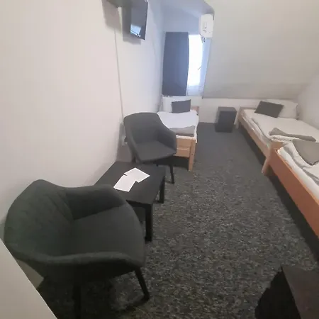Romantik Étterem - Panzió Tatabánya Esterno foto