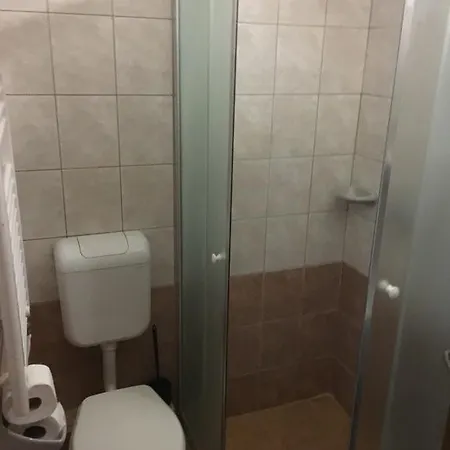 Romantik Étterem - Panzió Tatabánya Esterno foto