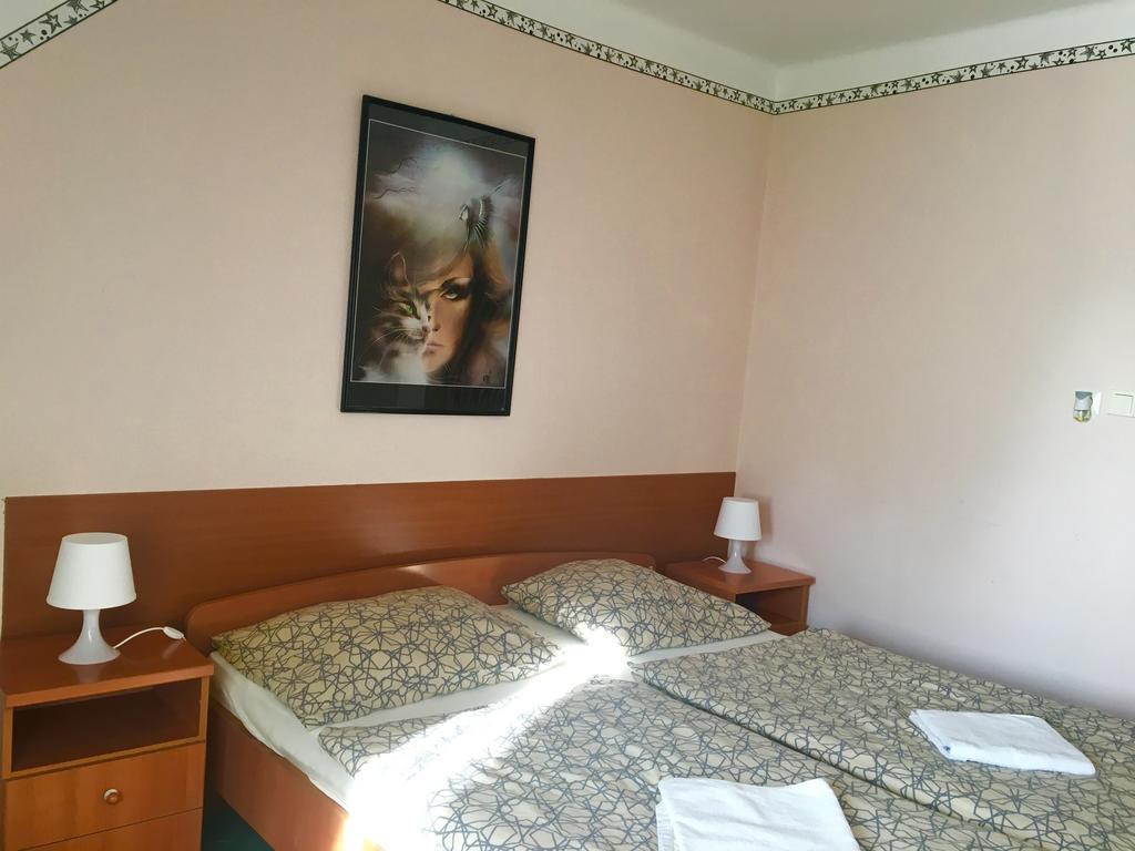 Romantik Etterem - Panzio 2* Tatabánya