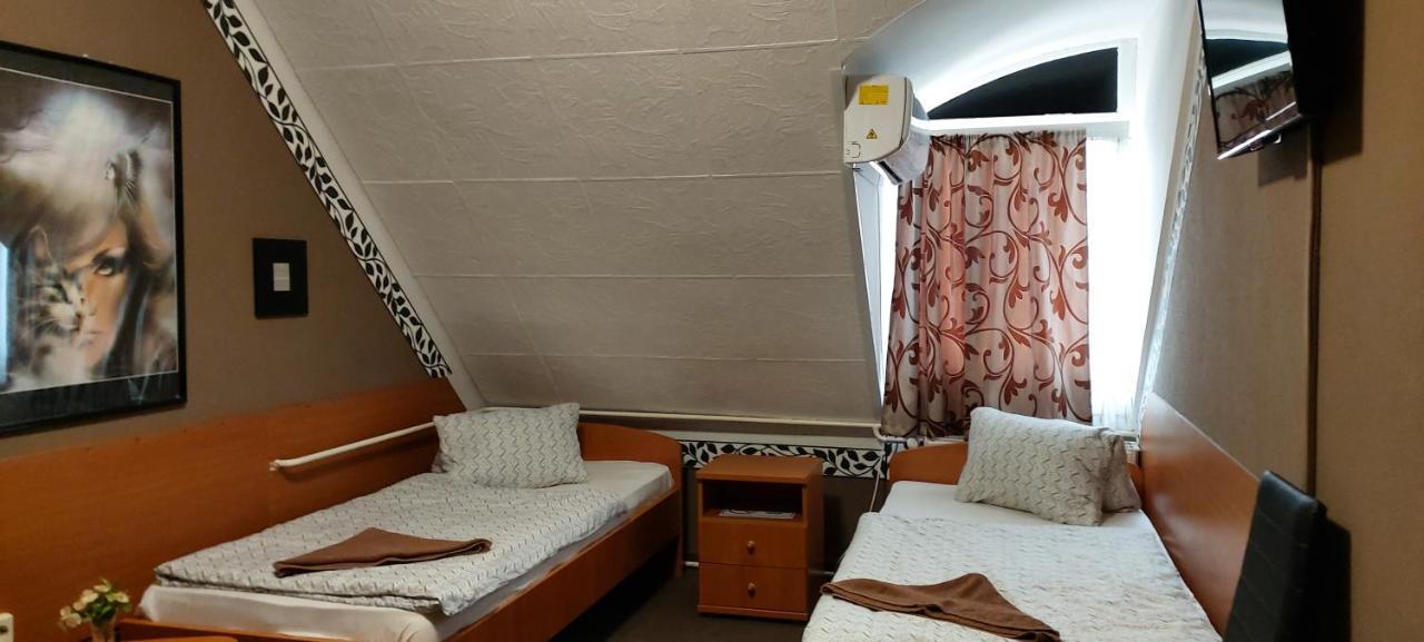 Romantik Etterem - Panzio 2* Tatabánya