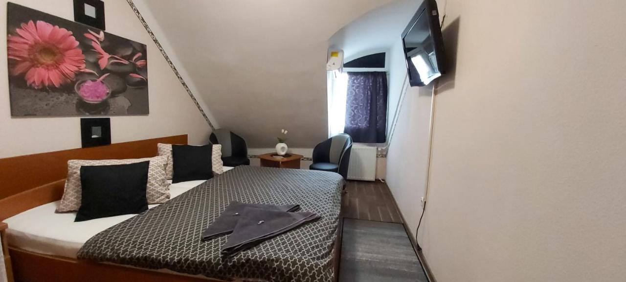 Romantik Etterem - Panzio 2*